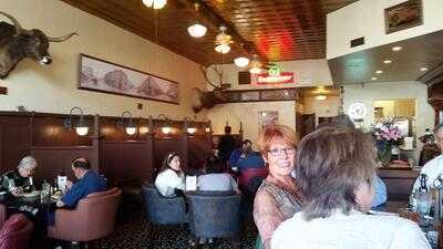 A full dining room on a Florence evening